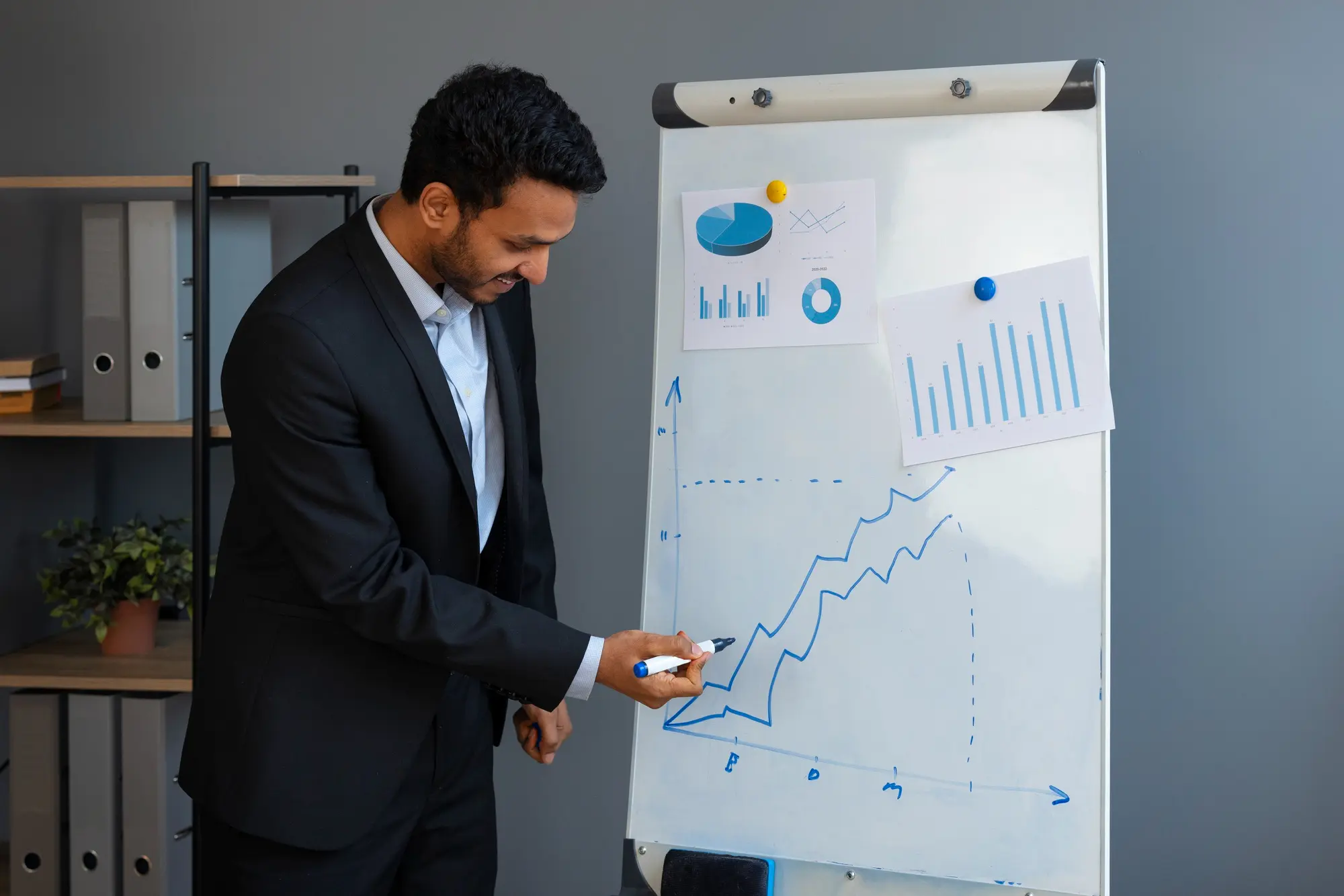 a digital marketer growth strategy presentation picture- digital marketing specialist in kannur
